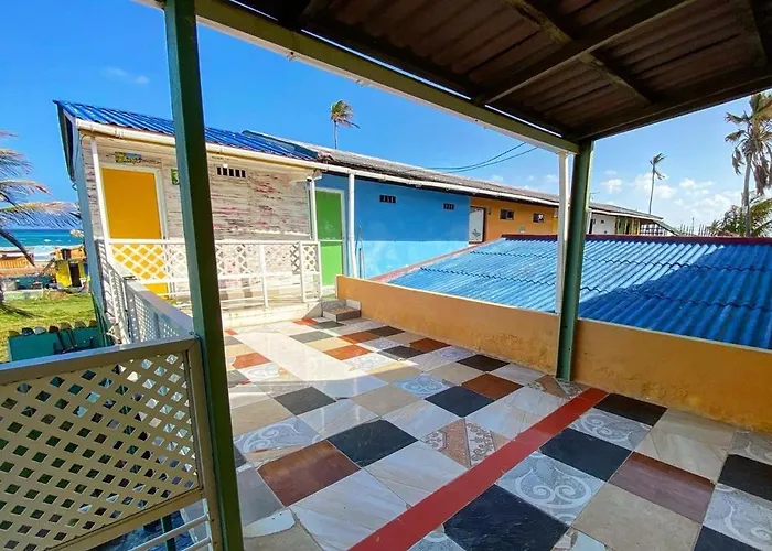Yellow Moon Guesthouse & Apartments